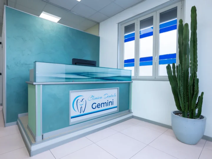 Banco reception della Clinica Dentale Gemini — Brescia