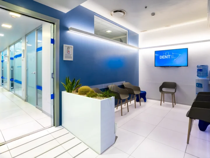 Sala d'attesa della clinica — ambienti luminosi e accoglienti
